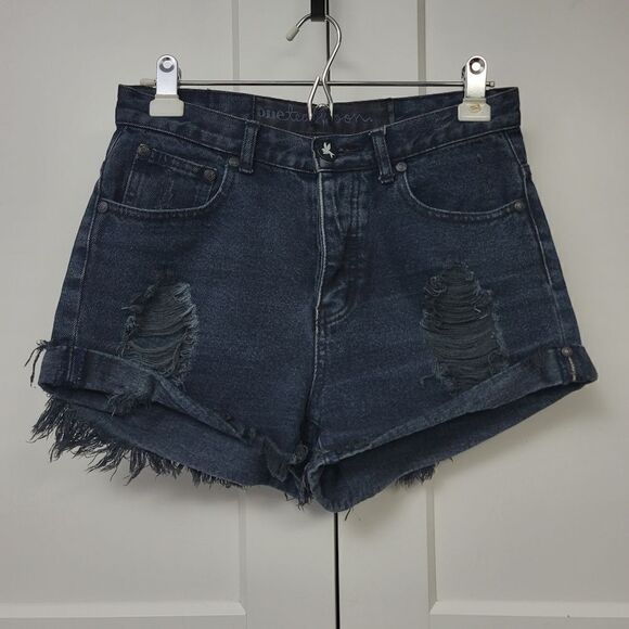 One teaspoon distressed dark denim shorts, 10/28 - Picture 7 of 9